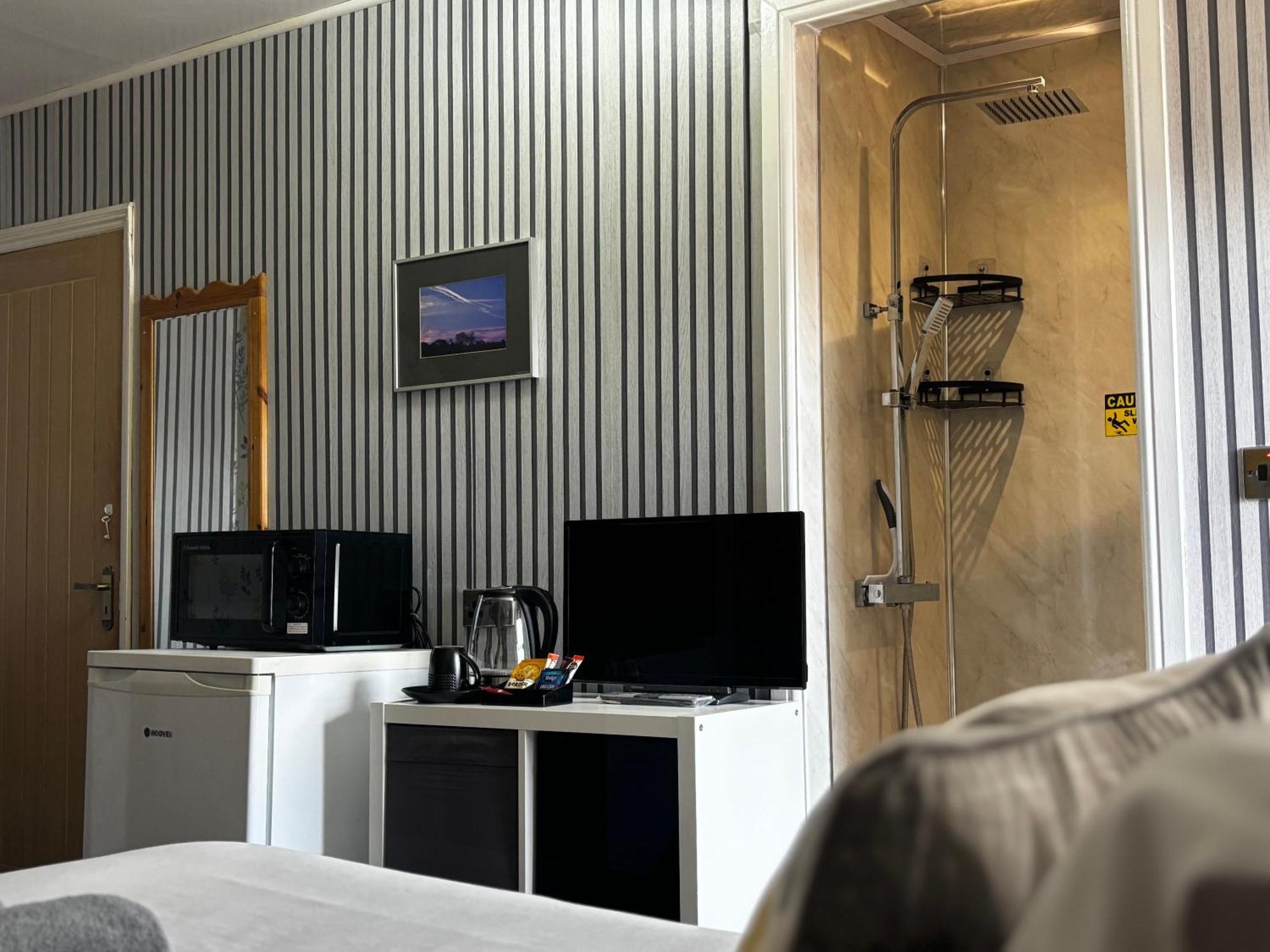 ليدز Kayumba Properties Ltd المظهر الخارجي الصورة